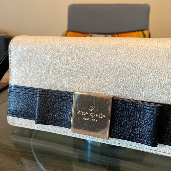 Kate Spade Cream and Black Wristlet - Picture 2 of 5
